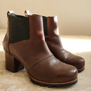 Sorel Addington Heeled Chelsea Boots size 9